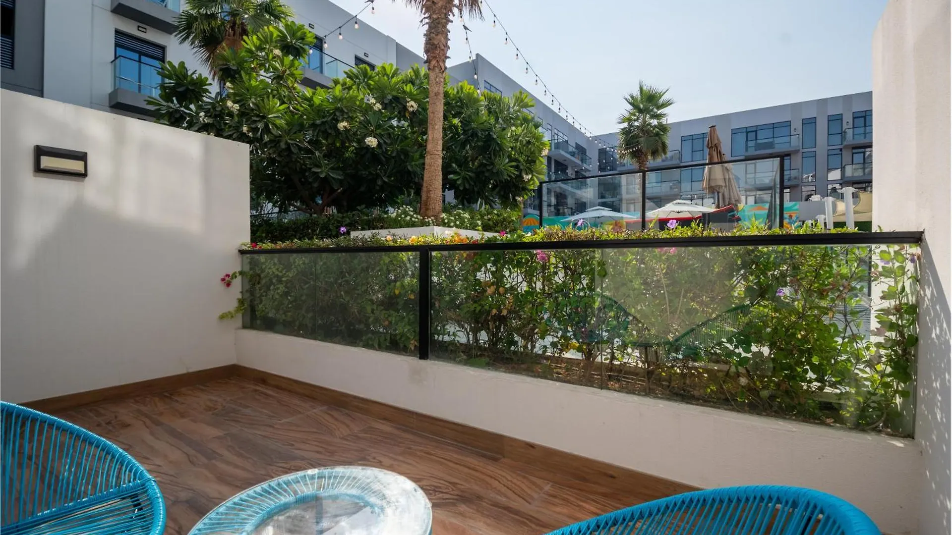 Izzzi Life Mint Aparthotel Dubai