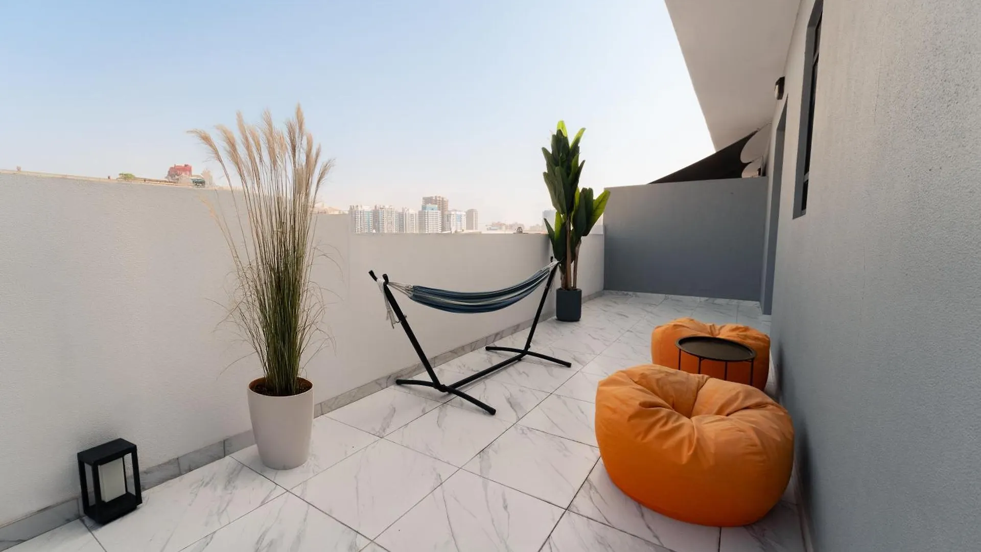 Izzzi Life Mint Aparthotel Dubai