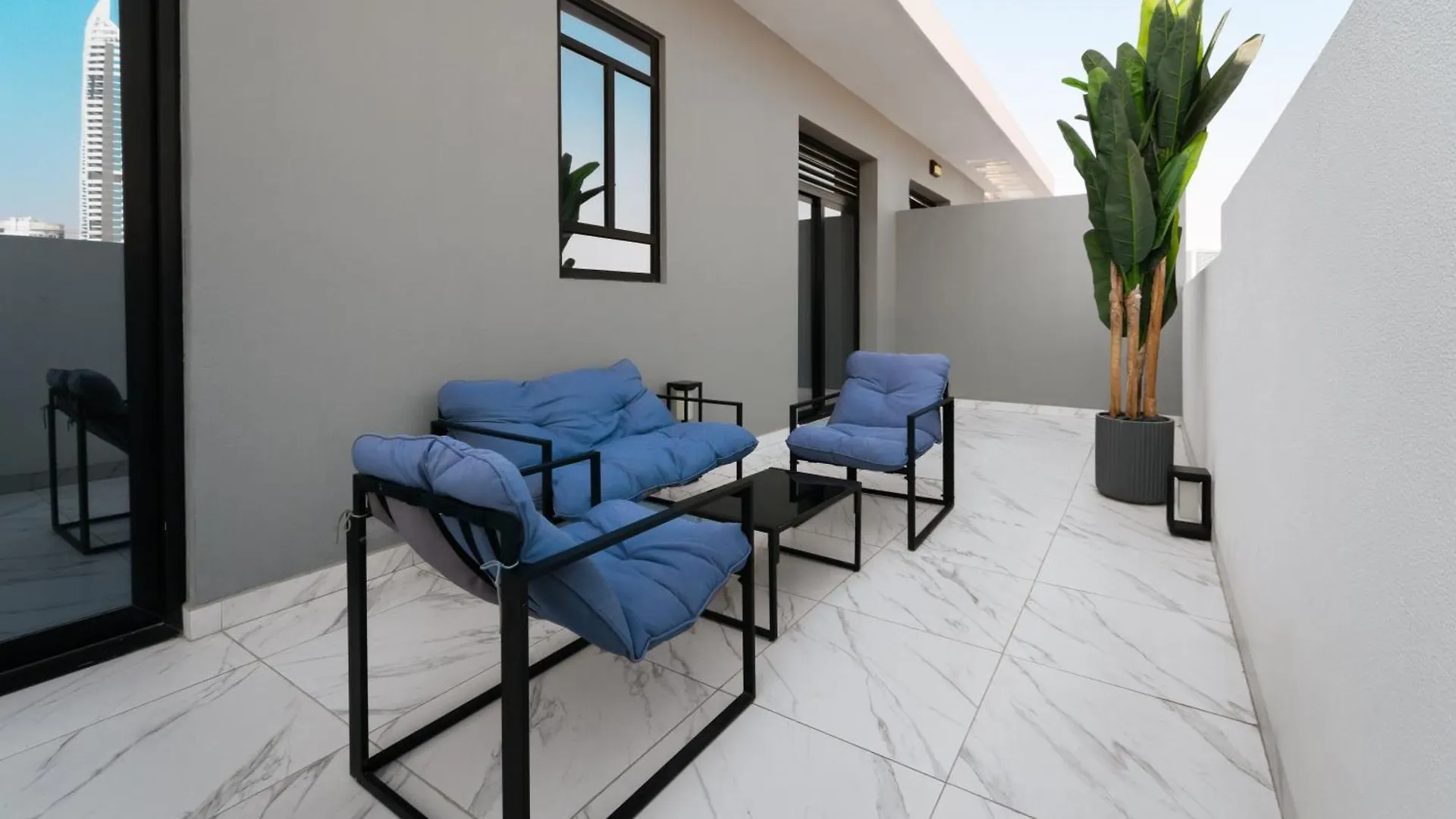 Izzzi Life Mint Aparthotel Dubai