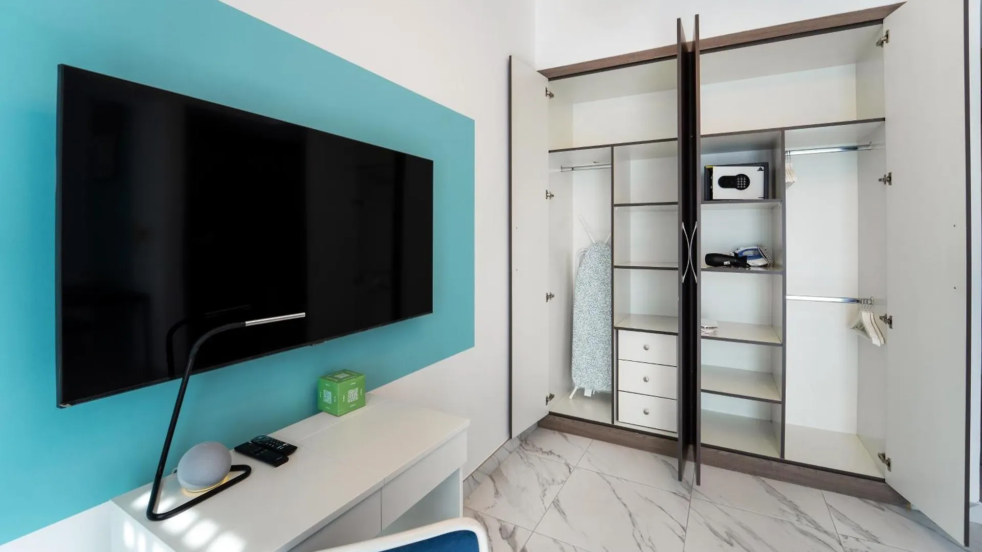 Izzzi Life Mint Aparthotel Dubai
